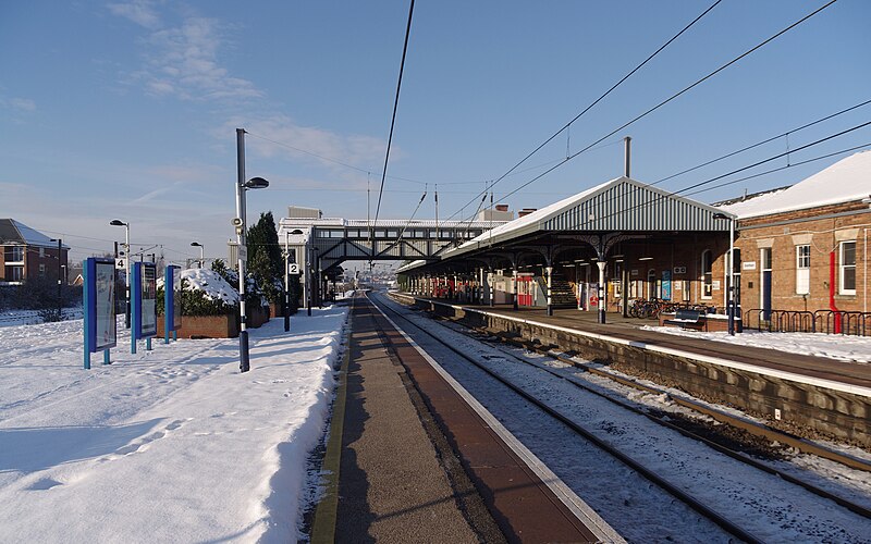 File:Grantham railway station MMB 34.jpg