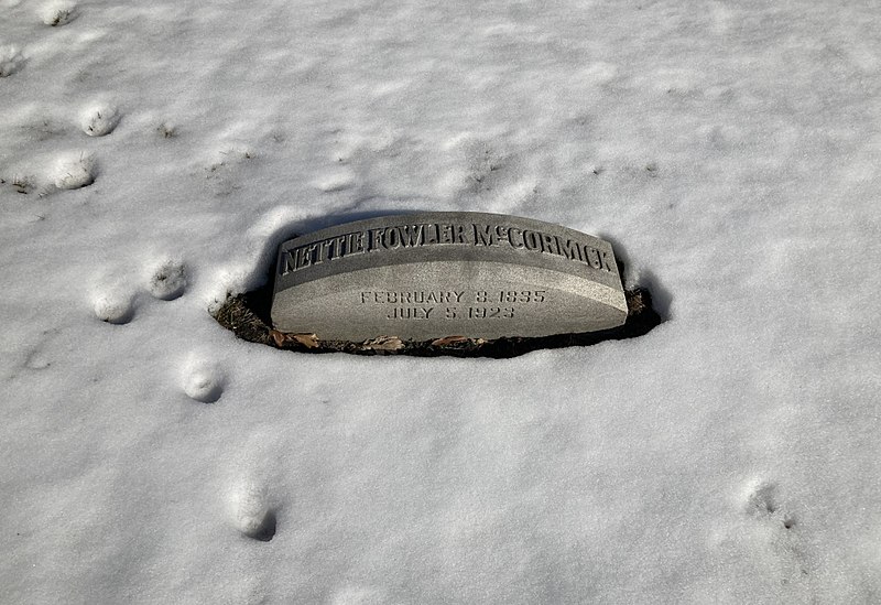 File:Grave of Nancy Fowler McCormick (1835–1923) at Graceland Cemetery, Chicago.jpg