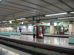 Platforms of the Chabacano station on Line 8, Mexico City Metro.