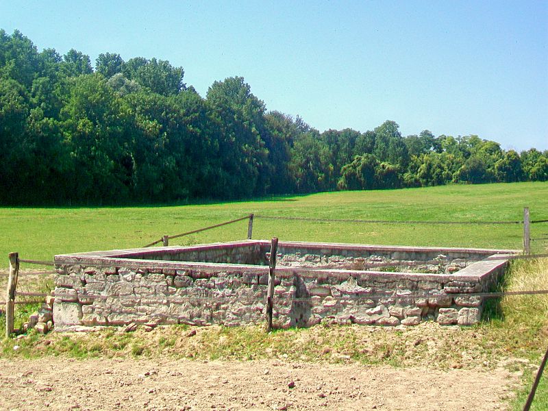 File:Guiry-en-Vexin (95), lavoir, chemin rural n° 14 de Banthelu à Guiry.jpg