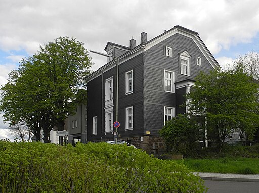 Gummersbach, Emilienstr. 4, über Eck von rechts, Panorama