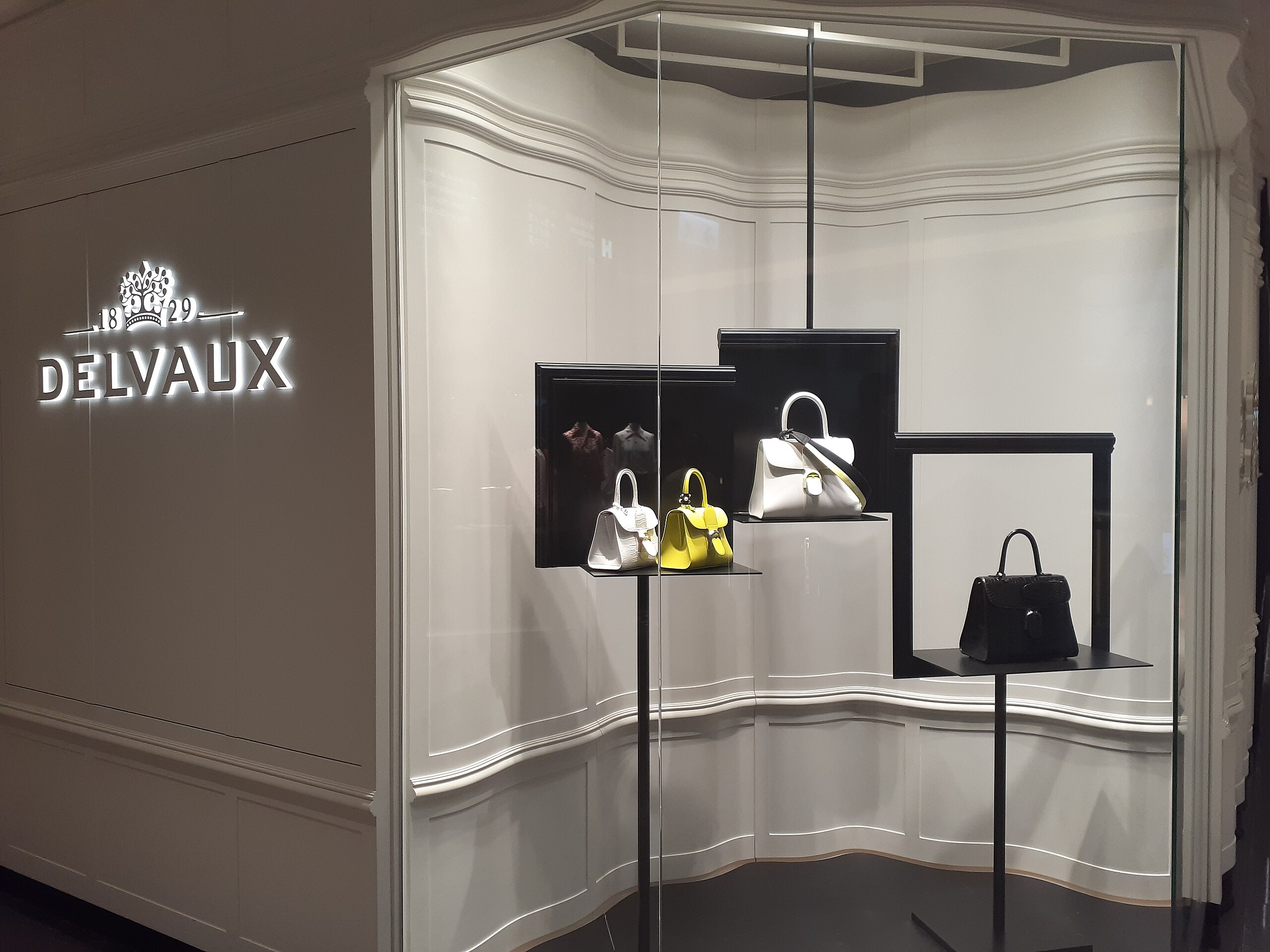 Delvaux  LANDMARK