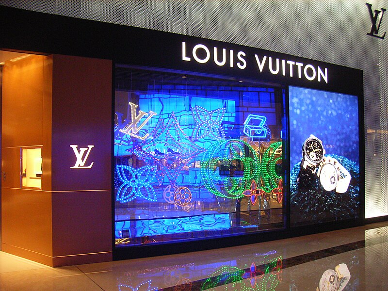 File:HK CWB Time Square mall shop Louis Vuitton window shop camel in art  July-2014.jpg - Wikimedia Commons