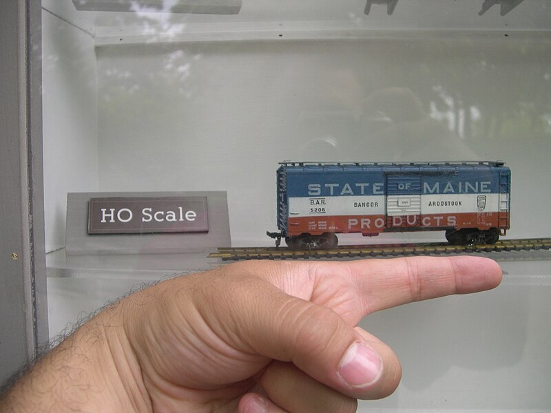 File:HO Scale Train Model and Finger 015.jpg