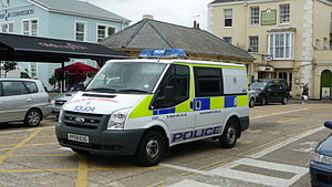 Ford Transit van of Hampshire Police Hampshire Police 4692 HY59 EAG.JPG