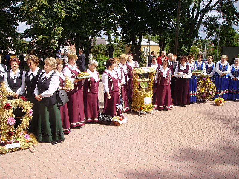 File:Harvest provincial 2011. Mońki. wreath.JPG