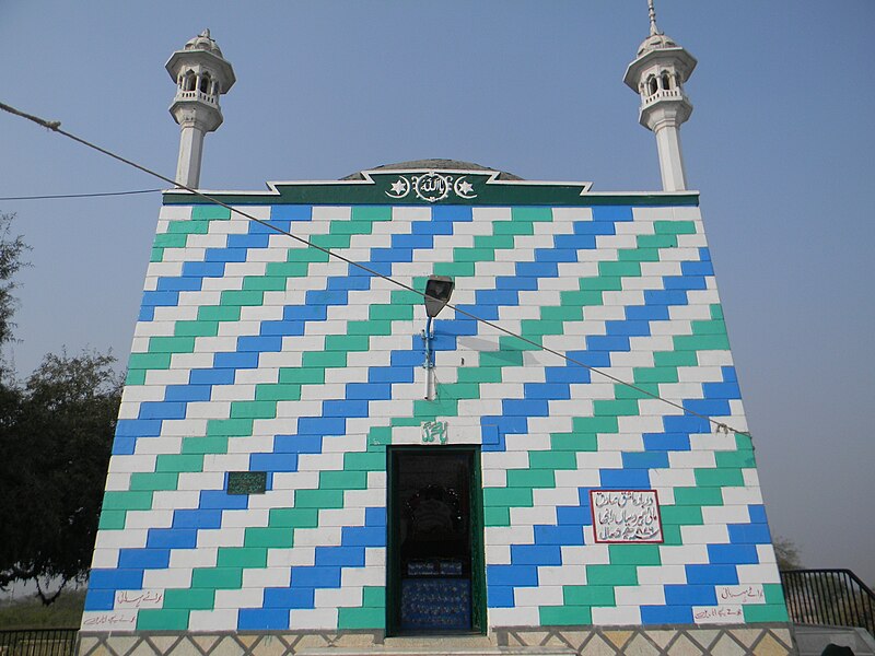 File:Heer Ranjha's tomb in Jhang.jpg