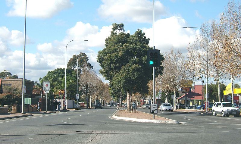 File:Henley Beach rd 2.JPG