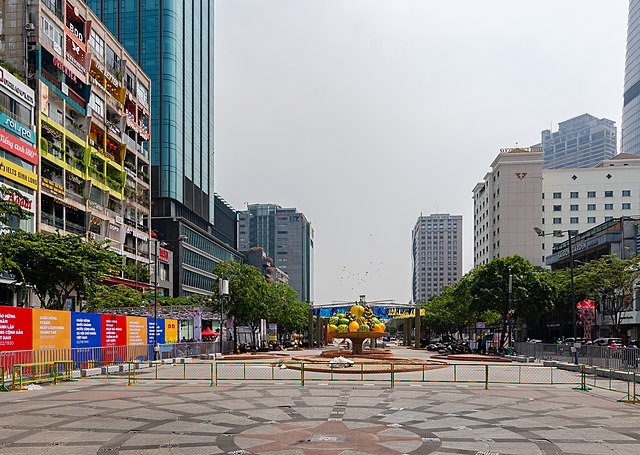 640px-Ho_Chi_Minh_City,_Nguyen_Hue_Street,_2020-01_CN-01.jpg (640×455)