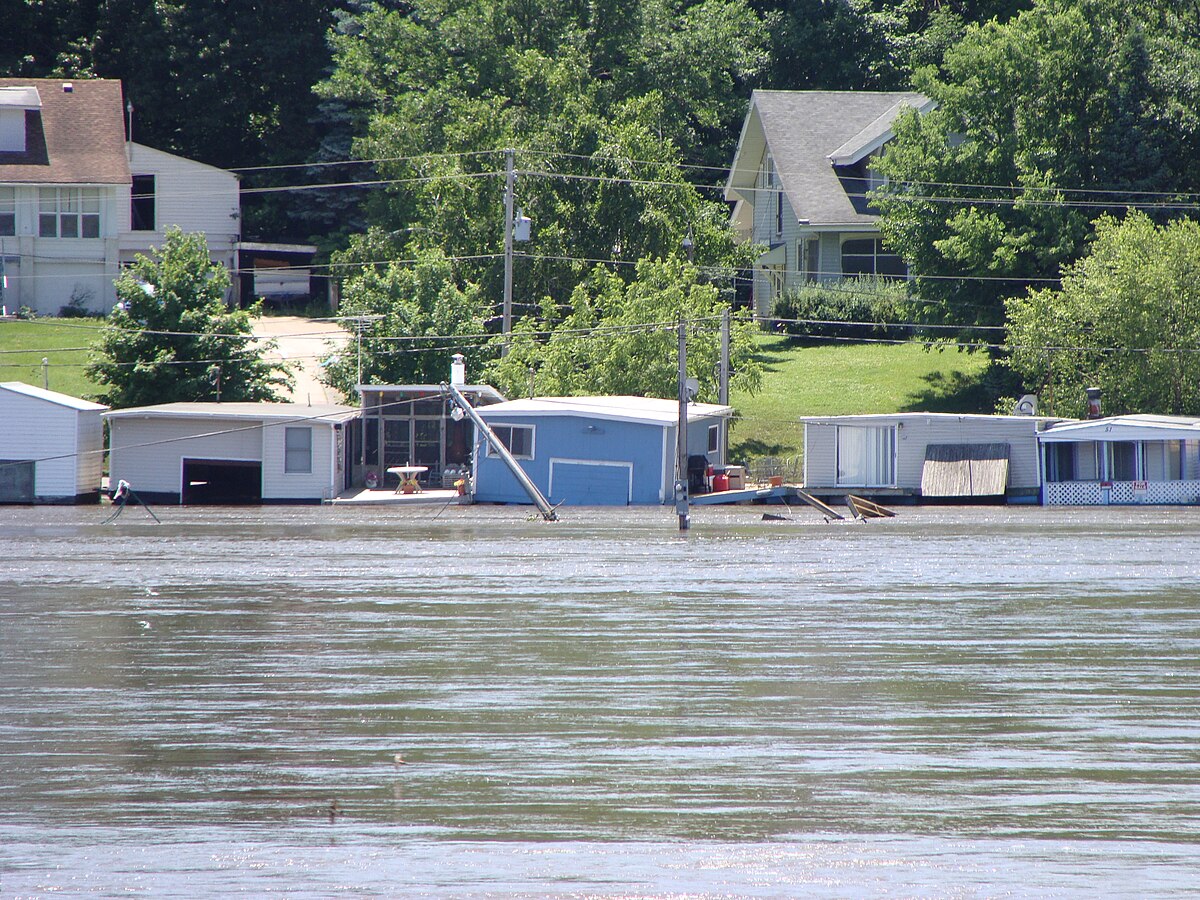 file:houseboats 3, cedar rapids, june 16 2008.jpg - wikipedia