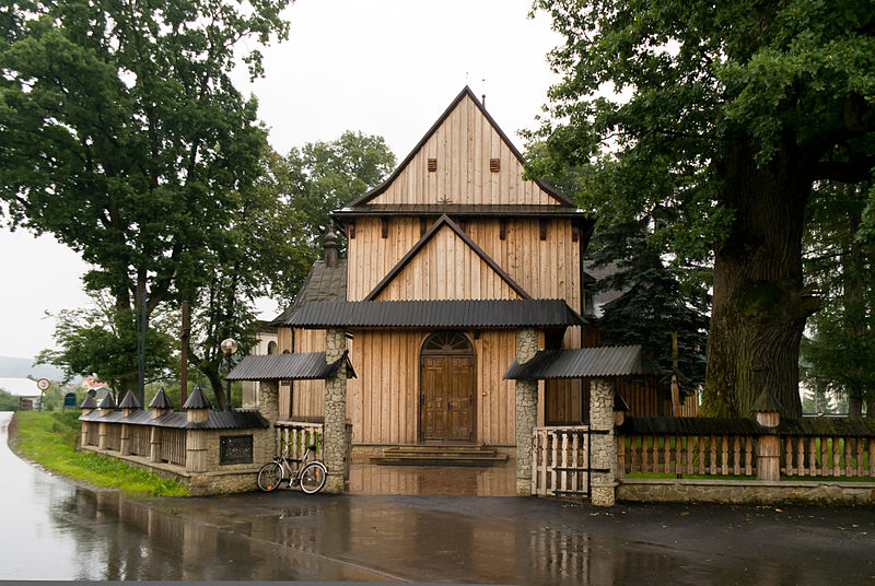 File:Humniska, kościół św. Stanisława, zewnątrz 01.jpg