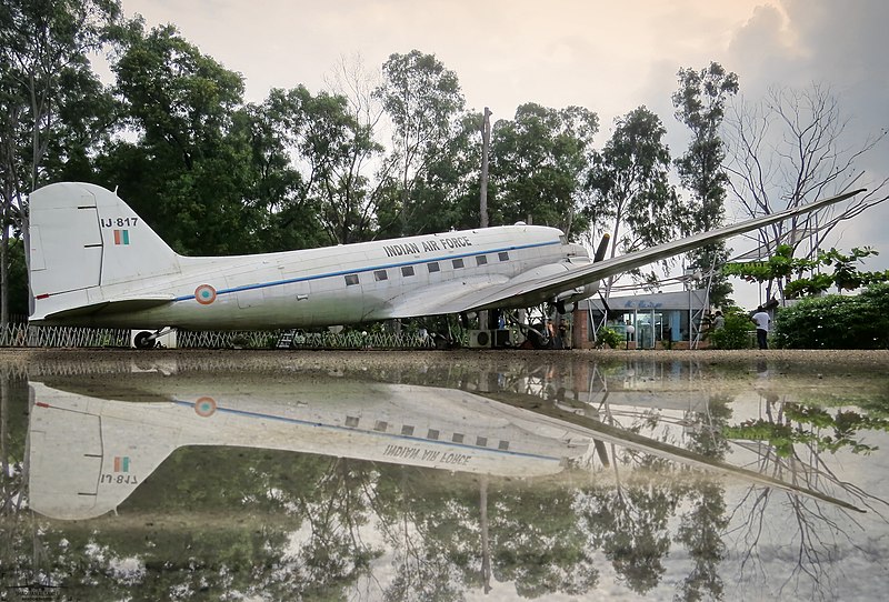 File:IJ-817 Indian Air Force Douglas C-47. (37202794131).jpg