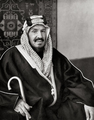 الملك عبد العزيز آل سعود مرتديًا البشت