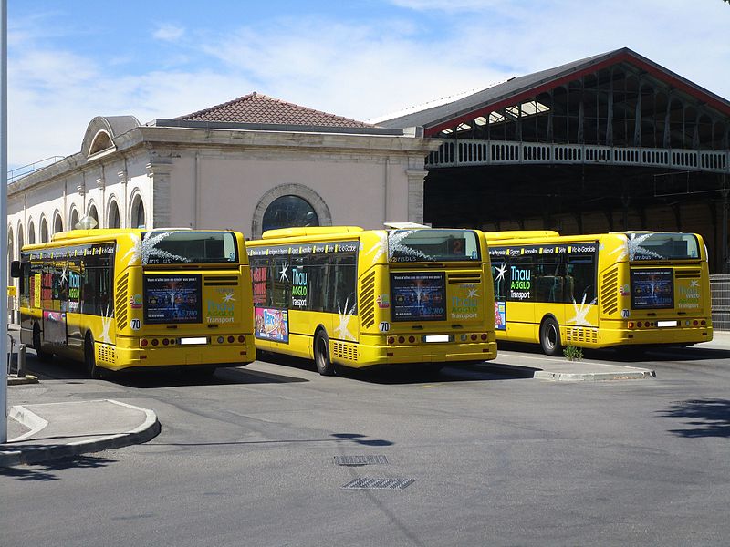 File:Irisbus Citelis 12 n°50, 62 & 58 - Thau Agglo Transport (Gare, Sète).jpg