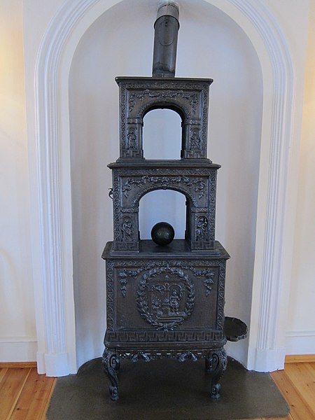 File:Iron cast oven, produced at Moss Jernverk (Moss Ironworks), located at the old administration building.jpg