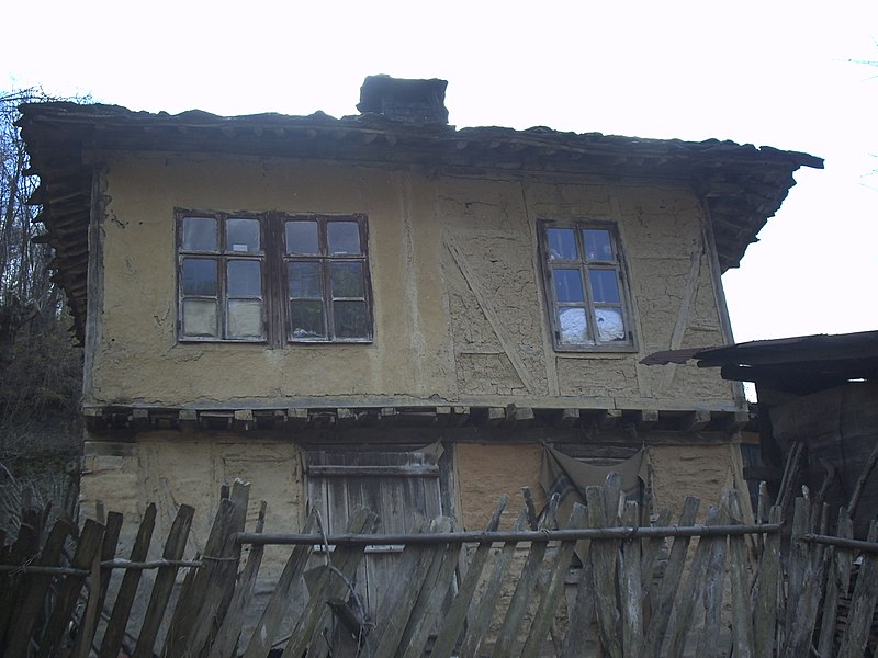 File:Ivanshnitsa neighbourhood-Old House - panoramio.jpg