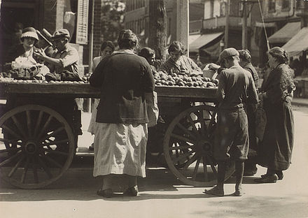 Jewish market day on Kensington Avenue, c. 1924. During the early-20th century, the area became populated by eastern European Jewish and Italian immigrants.