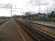 Platforms and railway lines of Kutoarjo station, 22 April 2011 KTA-01.JPG