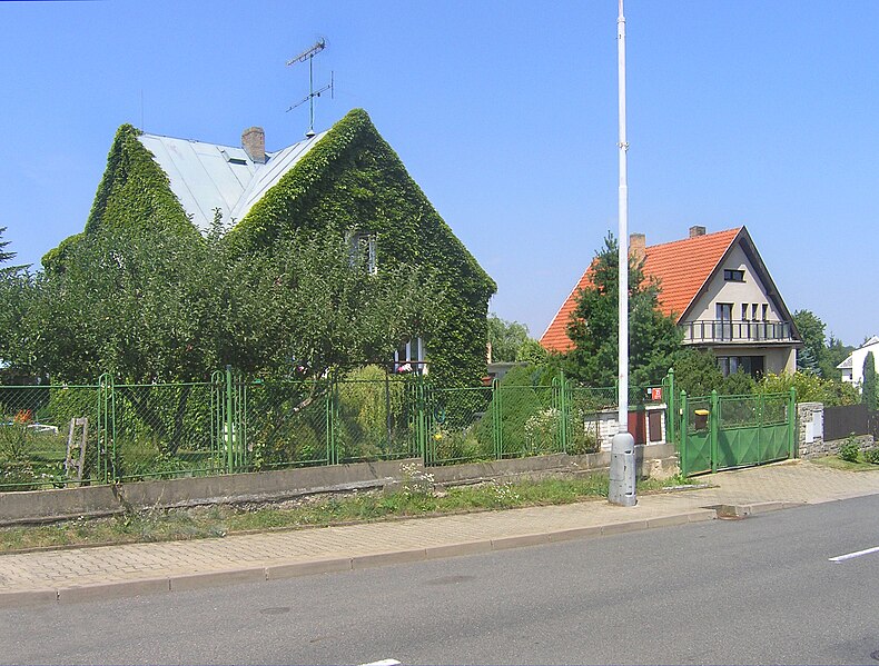 File:K Nedvězí str, Prague Královice.jpg