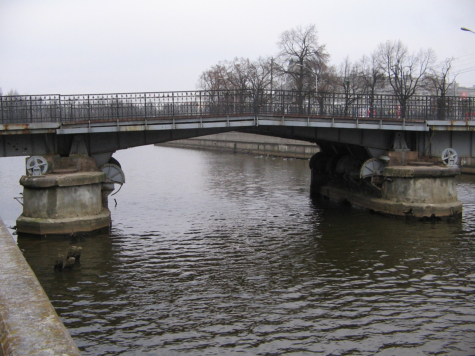 у медового моста калининград