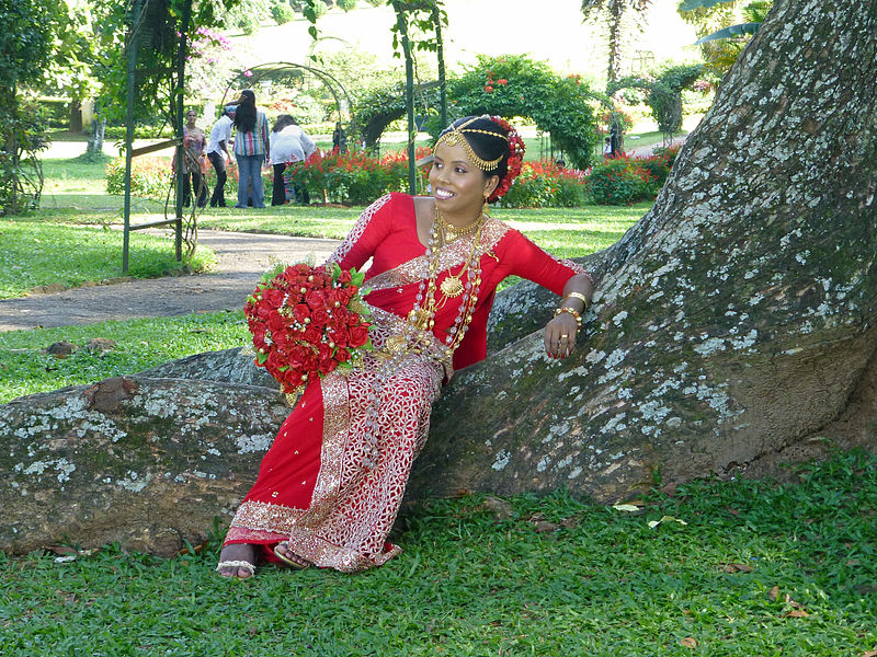 File:Kandy-Photos de mariage au jardin botanique de Peradeniya (2).jpg