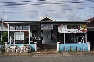 Kantor kepala desa (pambakal) Sungai Landas