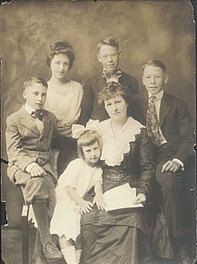Kate Brew Vaughn and her children, December 1915 (l. to r.: Edwin, Martha, Katherine, William, and Preston.)