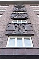 Deutsch: Siedlingsbau Kieler Straße 67 in Hamburg-Altona-Nord: Bauschmuck am Treppenhaus. This is a photograph of an architectural monument. It is on the list of cultural monuments of Hamburg, no. 15335