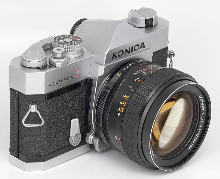 File:Konica Autoreflex T2 (13685892715).jpg