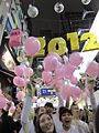 除夕當晚，市民於蘭桂坊齊放氣球，迎接新一年！