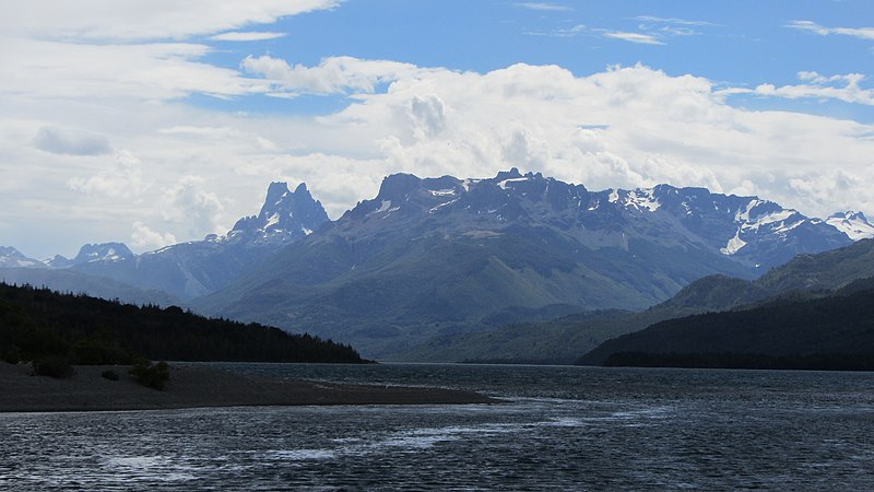 File:Lago Cholila - Argentina.jpg