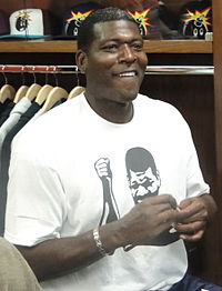 Larry Johnson (recortado).jpg