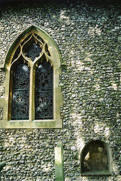 File:Leatherhead-StMary&StNicholas-Chancel-SouthSide-02.JPG