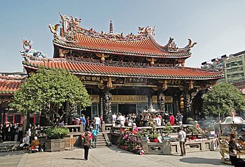 Taiwan's famous Confucianism, Buddhism, Taoism and Buddhism fusion temple Monga Lungshan Temple.  Longshan Temple, Taipei 01.jpg