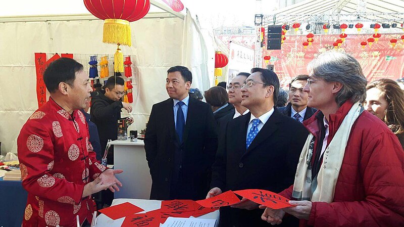 File:Madrid inaugura la Feria Tradicional China 06.jpg