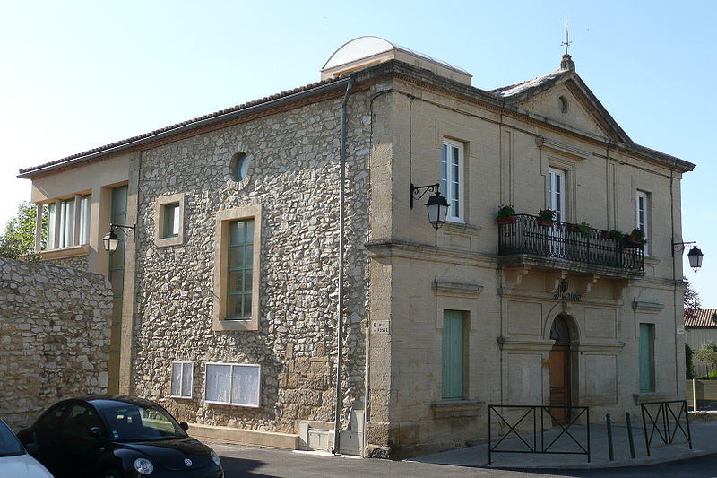 File:Mairie à Saint-Laurent-des-Arbres.JPG