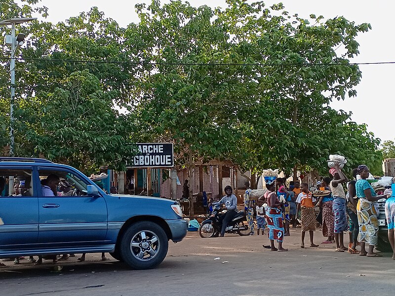 File:Marché de Sègbohouè.jpg