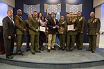 Miniatuur voor Bestand:Marines with CLB-451 receive 2017 Reserve Family Readiness Award.jpg