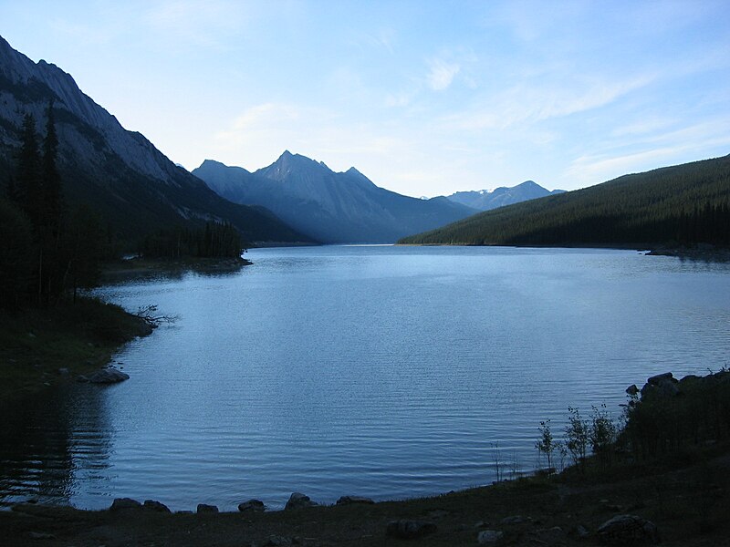 File:Medicine Lake at dawn.jpg