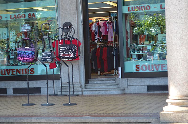 File:Metal wire frame mannequins in a souvenir shop in Lugano, Switzerland.jpg