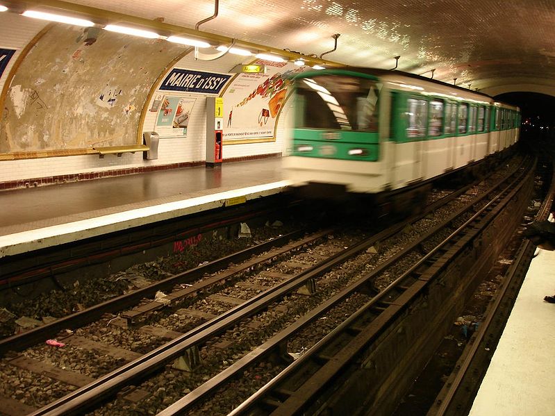 File:Metro - Paris - Ligne 12 - Mairie d Issy MF67.jpg