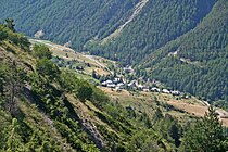 Le village vu depuis la vallée de l'Ubayette