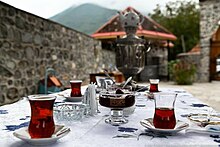 Black tea in armudu stekan (pear-shaped glasses) Mili-chay-sufresi-samavar-armudu-stekan.jpg