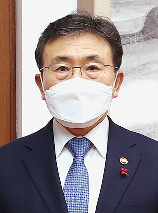 <span class="mw-page-title-main">Kwon Deok-cheol</span> South Korean politician (born 1961)