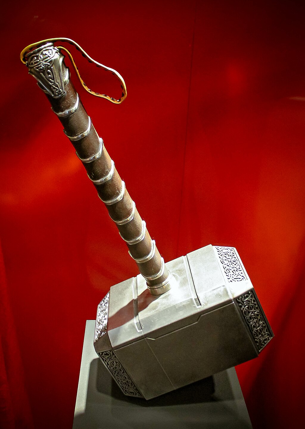 Mjolnir and Stormbreaker - Wikiwand