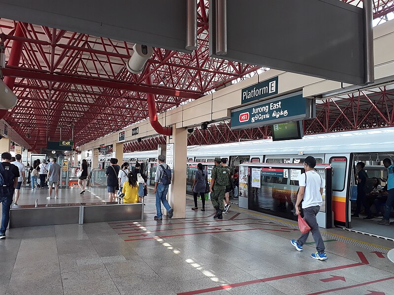 File:NS1 Jurong East Platform E.jpg