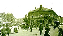 The statue in its original location in Herald Square, 1895