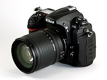 Beskrivelse af Nikon D300s - front Mk2.jpg-billede.