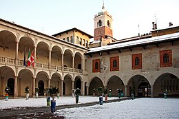 Novara Broletto2 2011.jpg