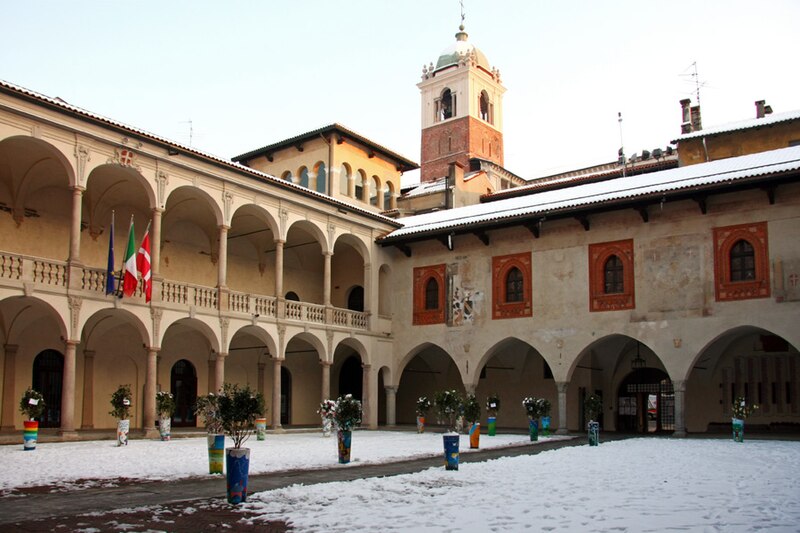 File:Novara Broletto2 2011.jpg